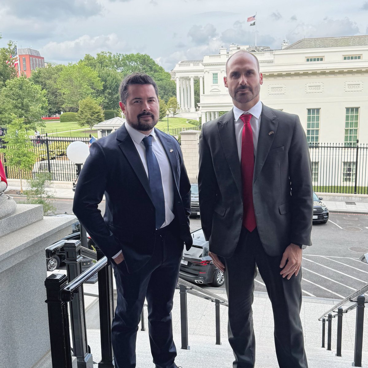 Eduardo Bolsonaro🇧🇷 (@bolsonarosp) on Twitter photo Dia atribulado e produtivo - mas não acabou ainda.
Seguimos em Washington DC contribuindo para resgatar as liberdades no Brasil e buscando justiça para, em fim, resolver a Tarifa-Moraes.
*Com <a href="/pfigueiredo08/">Paulo Figueiredo (8)</a> Dia atribulado e produtivo - mas não acabou ainda.
Seguimos em Washington DC contribuindo para resgatar as liberdades no Brasil e buscando justiça para, em fim, resolver a Tarifa-Moraes.
*Com <a href="/pfigueiredo08/">Paulo Figueiredo (8)</a>