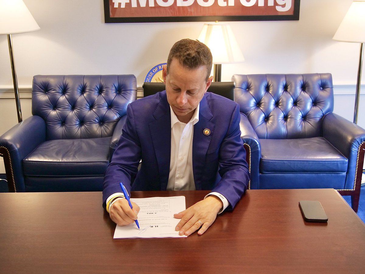 RepMoskowitz's tweet image. Right now, the presidential library system allows donations of unlimited value from anonymous donors and even foreign governments. Today, I introduced commonsense reforms with @SenWarren, @SenBlumenthal, @Rep_Stansbury, & @RepRaskin to subject every president to new ethics rules.