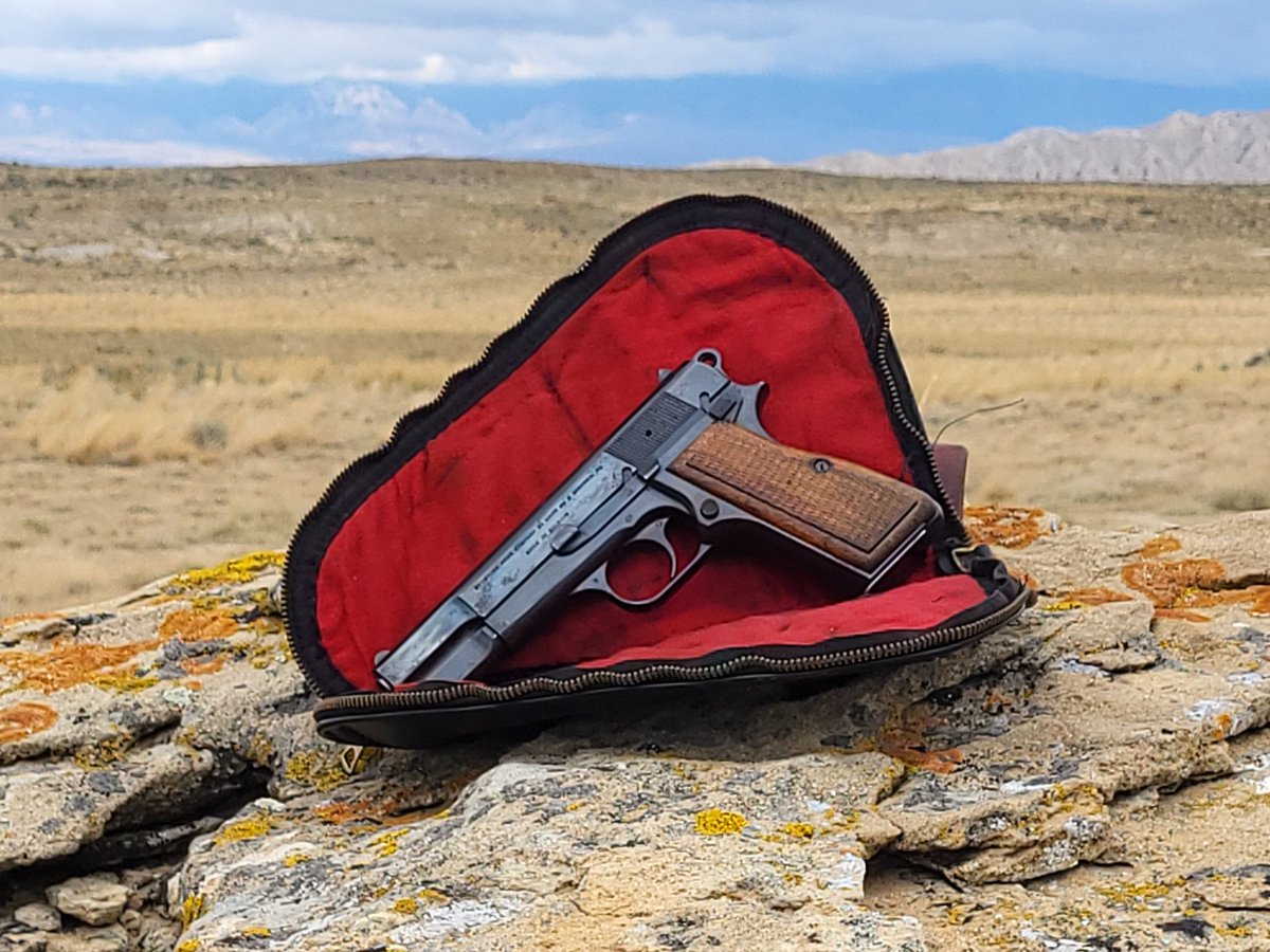 iceaxehikes's tweet image. Browning Hi Power 9mm.
Circa 1969. Original case included. Local gun shelter rescue.
I could not pass this up. It still shoots flawlessly. @BrowningArms @JohnMosesBrowning