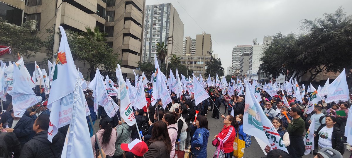 Violeta Azucena (@violetaazulsv) on Twitter photo 🇵🇪 ¡HUELGA NACIONAL EN #ESSALUD!
📍 Frente al Seguro Social de Salud del #Perú – EsSalud, trabajadores y trabajadoras se movilizan con fuerza.
La Internacional de Servicios Públicos <a href="/ISPinteramerica/">PSI Interamérica</a> <a href="/PSIglobalunion/">Public Services International @psiglobalunion.bsky</a> expresa su total respaldo a la huelga nacional indefinida 🇵🇪 ¡HUELGA NACIONAL EN #ESSALUD!
📍 Frente al Seguro Social de Salud del #Perú – EsSalud, trabajadores y trabajadoras se movilizan con fuerza.
La Internacional de Servicios Públicos <a href="/ISPinteramerica/">PSI Interamérica</a> <a href="/PSIglobalunion/">Public Services International @psiglobalunion.bsky</a> expresa su total respaldo a la huelga nacional indefinida