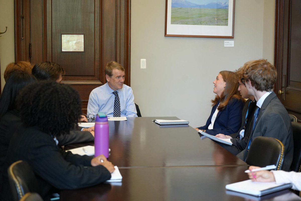 SenatorBennet's tweet image. It was great to meet with our summer interns today and thank them for their dedication to serving Coloradans.
My office would not be the same without their hard work.
