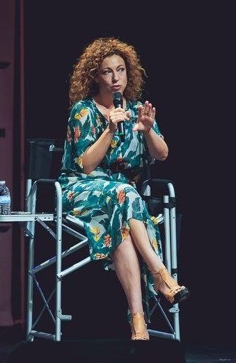 oceanballadsimp's tweet image. day 619 of posting pics of alex kingston until she comes back to doctor who