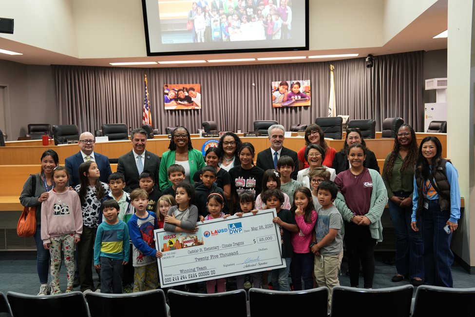 LADWP's tweet image. Investing in our future!💡 LADWP has partnered with LAUSD, contributing over $100,000 to the HEROES for Zero Contest. This fantastic program empowers LA youth to champion energy conservation and education in their communities. So proud of these young change-makers! Learn more at:…