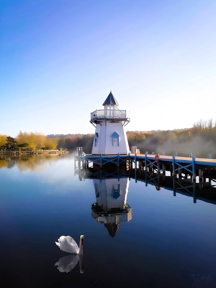 One morning, I get up early, the sky is beautiful above the lake of Ailette (Chamouille). 
Photo taken in the department of Aisne(02)Chamouille, France 📸