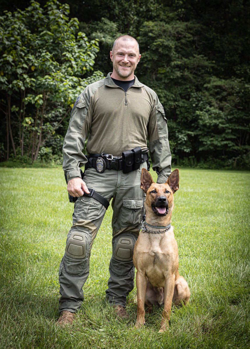 FairfaxCountyPD's tweet image. A big congratulations to our 3 new K9s & their dedicated handlers on graduating from K9 training today! 👏 Here’s to a strong and successful partnership in keeping us safe! 🎓🐾