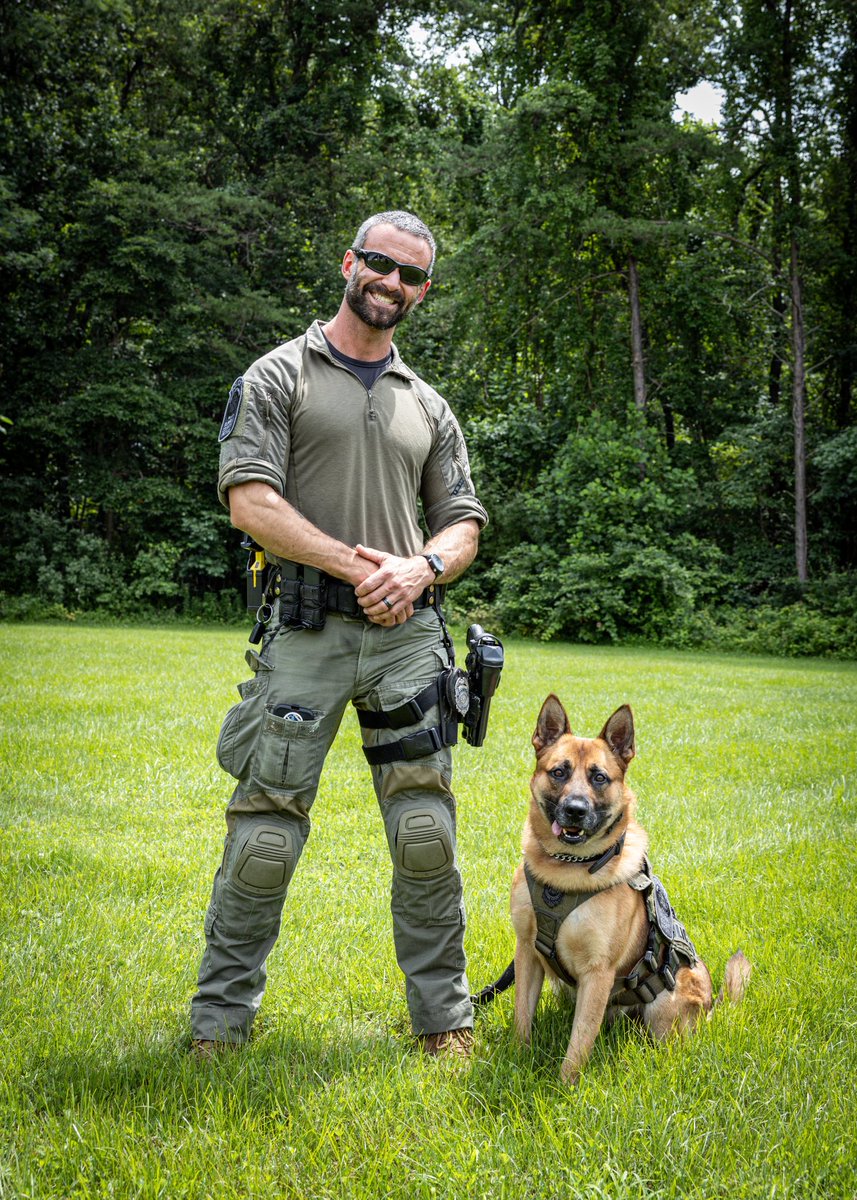 FairfaxCountyPD's tweet image. A big congratulations to our 3 new K9s & their dedicated handlers on graduating from K9 training today! 👏 Here’s to a strong and successful partnership in keeping us safe! 🎓🐾