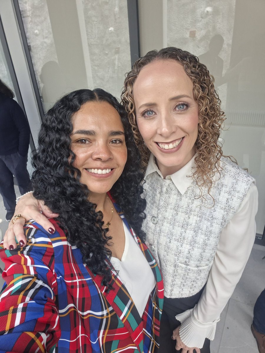 Esthefania Meraz (@fanimeraz) on Twitter photo Feliz cumpleaños a una de mis personas favs del mundo <a href="/susanariestra/">Susana Riestra</a> 🥳
Te quiero montones ❤️✨️ Feliz cumpleaños a una de mis personas favs del mundo <a href="/susanariestra/">Susana Riestra</a> 🥳
Te quiero montones ❤️✨️