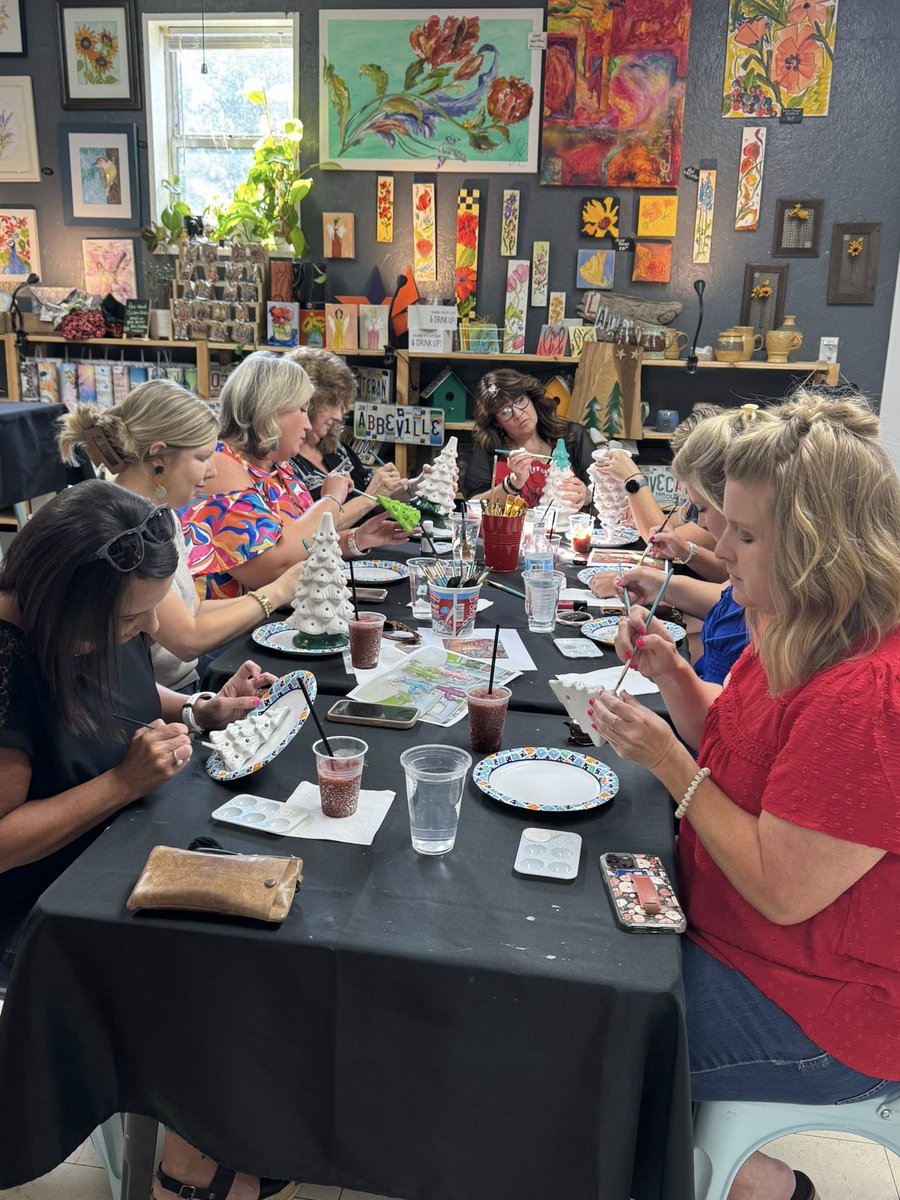 A7: #SmallTownTourismChat

Divine Your Space in Abbeville, SC, always has fun events, like their upcoming Sip &amp; Paint! The shop is a favorite among locals and visitors, and their workshops are always a good time.