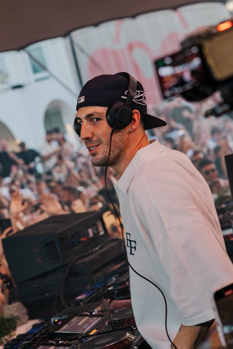Clooneeuk's tweet image. Destino live set is yours Friday 🎥