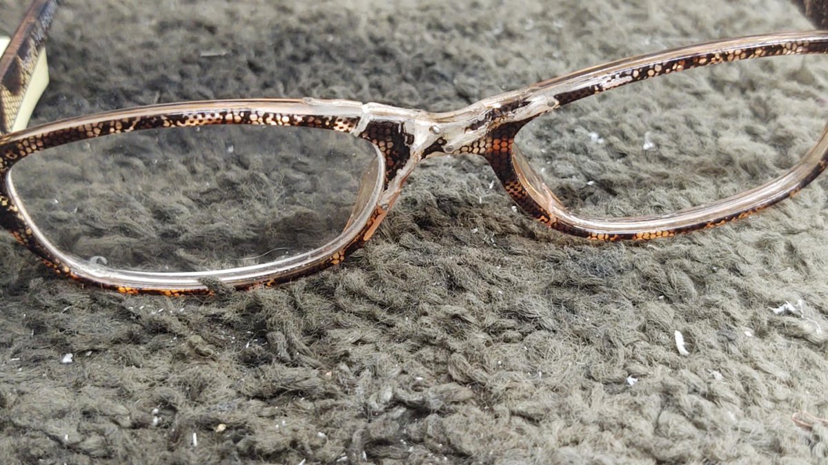 MalCan4401's tweet image. These are my cheap $7 dollar store glasses. I have fixed them at least 5 times now. I will probably fix them 5 more times.
I can afford to replace them, but I am in denial that I "really" need them......so I refuse to go get another pair. I have a stubbornness condition, there is…