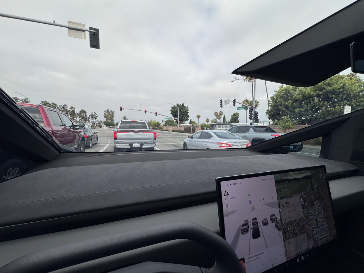 trons_twowheels's tweet image. Random drive to work this morning. In the city of Escondido, CA.
Spotted:
4 x Cybertruck
2 x Silverado EV
1 x Ford Lightning
1 x Rivian
