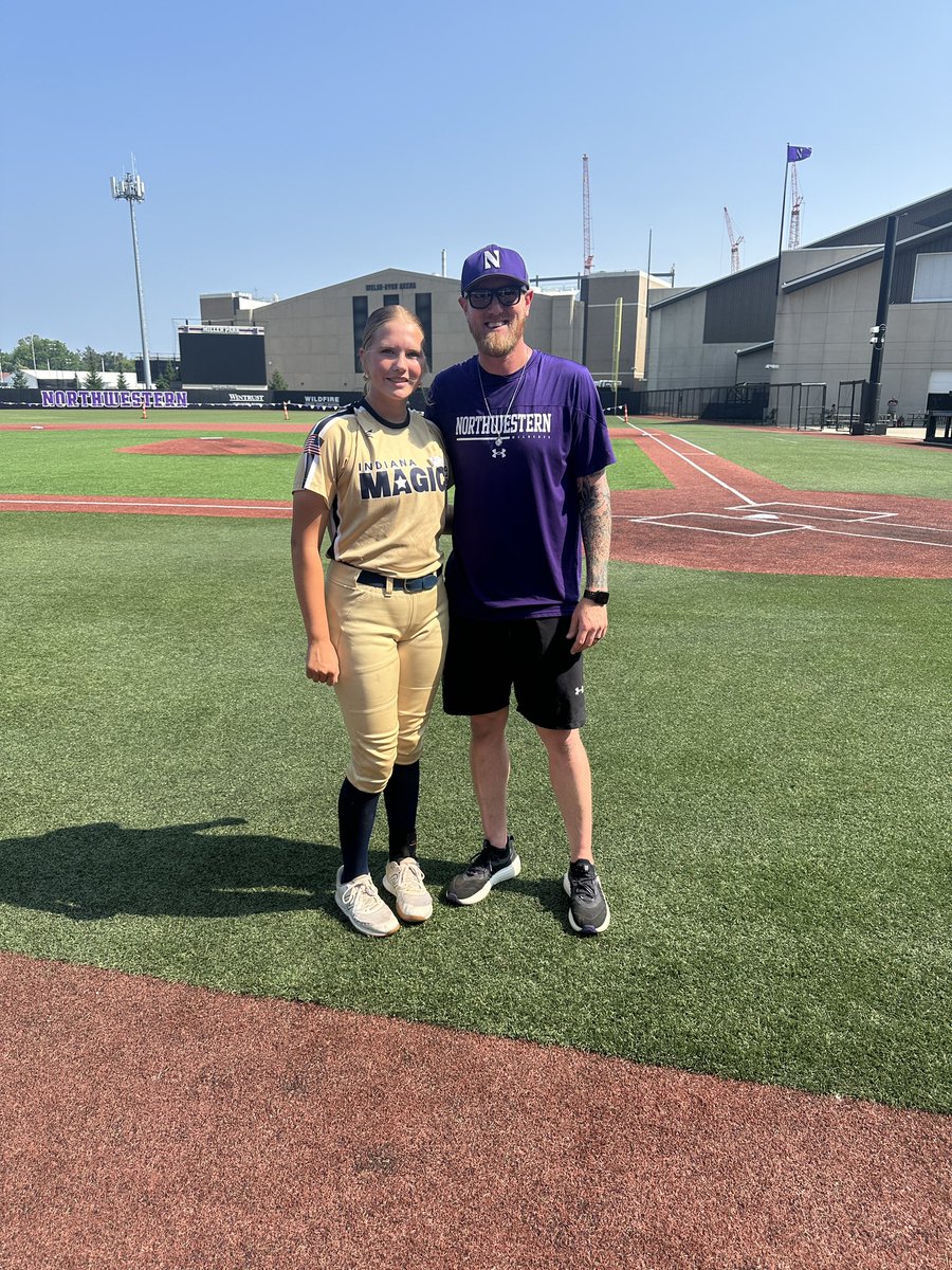 LewCami14's tweet image. Thank you so much for the amazing camp you guys put on! I always take away a lot of catching tips from @TonySmithNUSB! It was great to see @lexifrakes and go with my teammates @CamYoung2029 and @BrooklynB_2029!
@IMG2011_CHI @katedrohan @CarylDrohan @MagicGoldSB @IMG2011_CHI