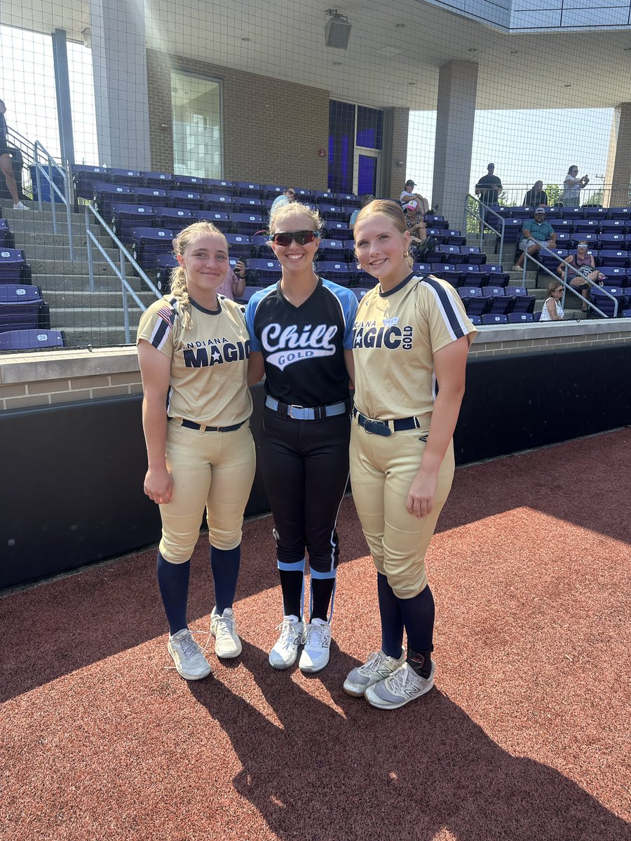 LewCami14's tweet image. Thank you so much for the amazing camp you guys put on! I always take away a lot of catching tips from @TonySmithNUSB! It was great to see @lexifrakes and go with my teammates @CamYoung2029 and @BrooklynB_2029!
@IMG2011_CHI @katedrohan @CarylDrohan @MagicGoldSB @IMG2011_CHI