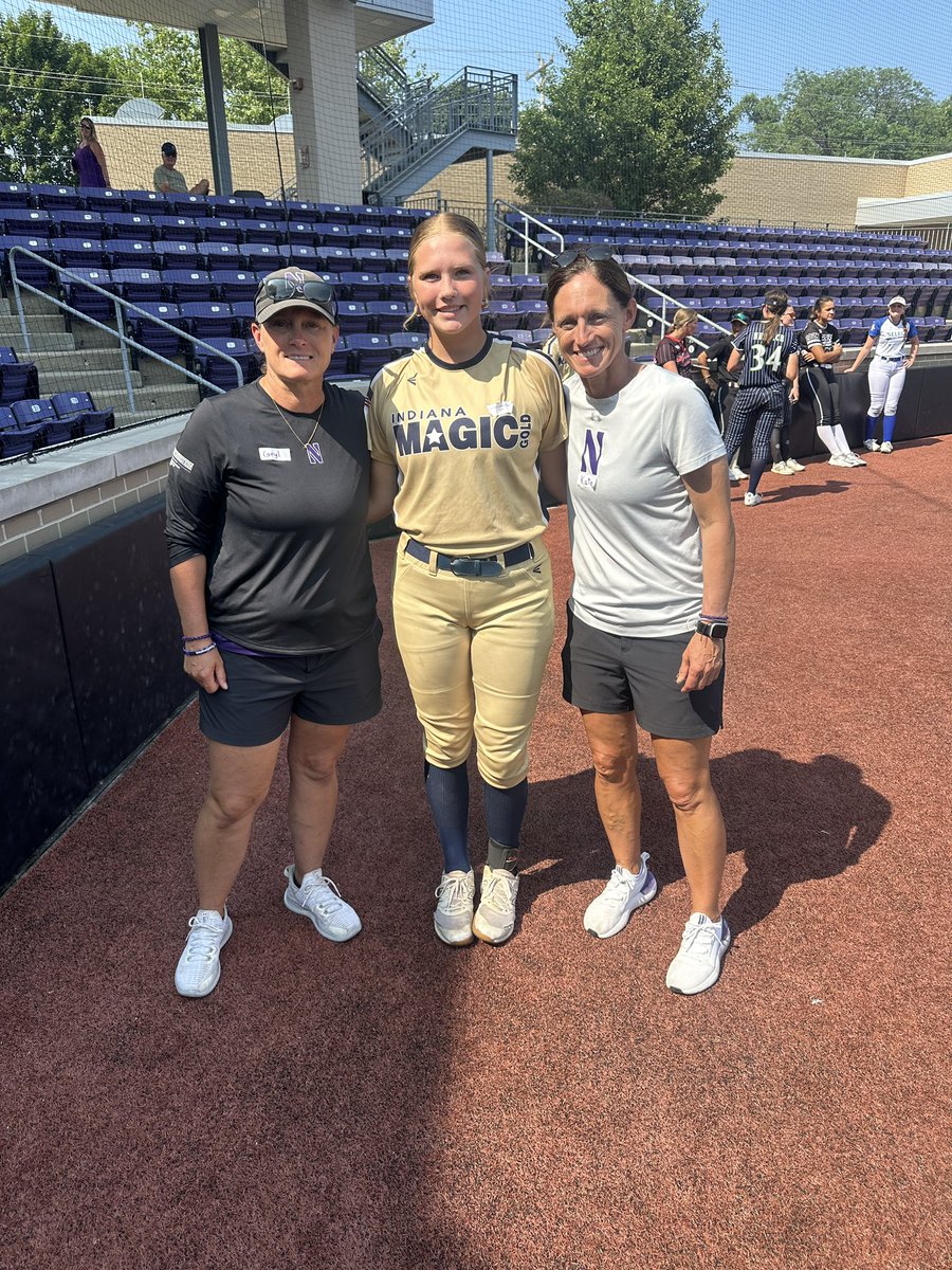 LewCami14's tweet image. Thank you so much for the amazing camp you guys put on! I always take away a lot of catching tips from @TonySmithNUSB! It was great to see @lexifrakes and go with my teammates @CamYoung2029 and @BrooklynB_2029!
@IMG2011_CHI @katedrohan @CarylDrohan @MagicGoldSB @IMG2011_CHI