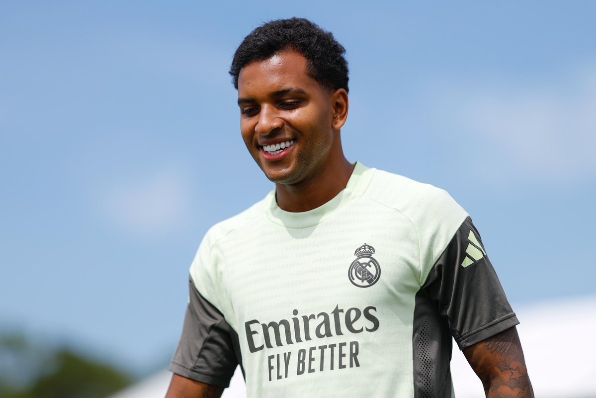 K_Sylos's tweet image. Jude Bellingham: “Rodrygo is SO underrated. For me, he’s probably the most talented and most gifted player in the squad.”
Jesús Vallejo: “Most skilled player I’ve played with? Rodrygo Goes.”
Nico Paz: "Rodrygo is the player with the most quality I have ever seen."
R 4 Real 🤍