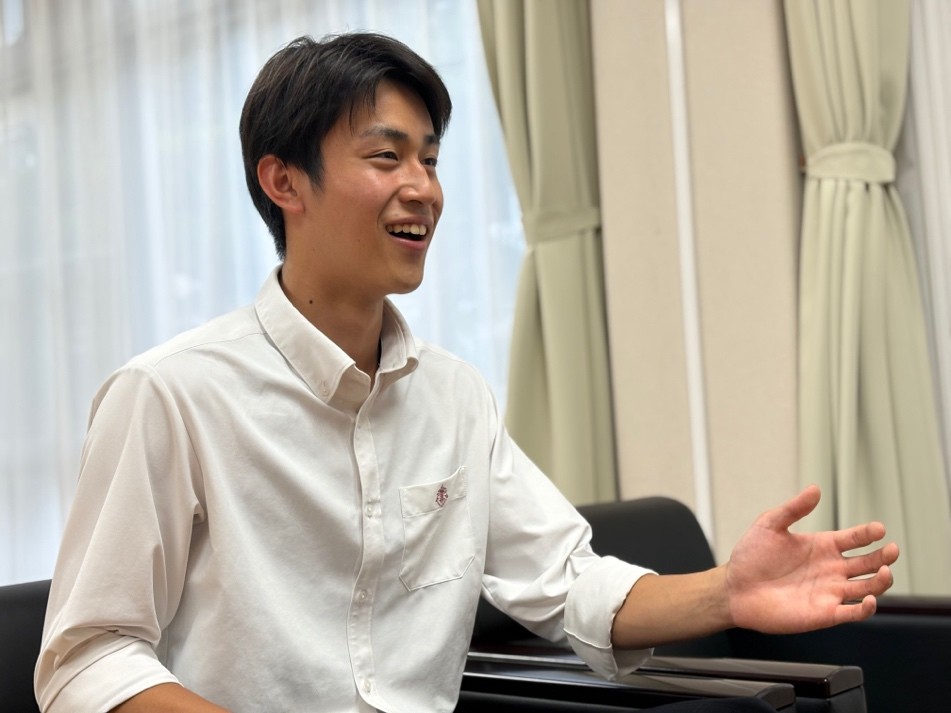 Higasiaichinews's tweet image. 【連載】籔内の学生紹介ファイル〈9〉豊橋商業の在校生で初の起業家｜萩本陸汰さん

豊橋商業高校3年の萩本陸汰さん。生成AIを駆使した副業から営業代行まで多彩な事業を展開し、「卒業までに生活費を自分で賄う」ことを目標に走り続ける若き起業家だ

🔻続きは
higashiaichi.jp/news/detail.ph…

#東愛知新聞