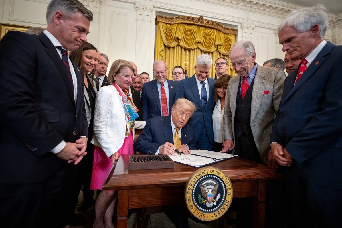 SenJudiciaryGOP's tweet image. HISTORY MADE: The lifesaving HALT Fentanyl Act is now the law of the land.