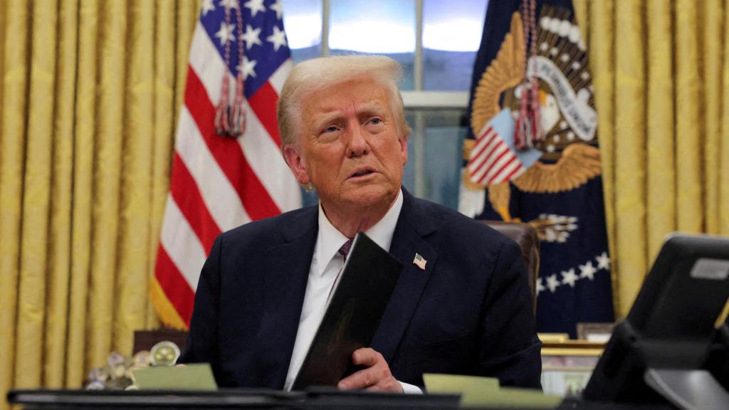 🚨 BREAKING : "Trump esprime il desiderio che Powell si dimetta in un'intervista a Real America's Voice"