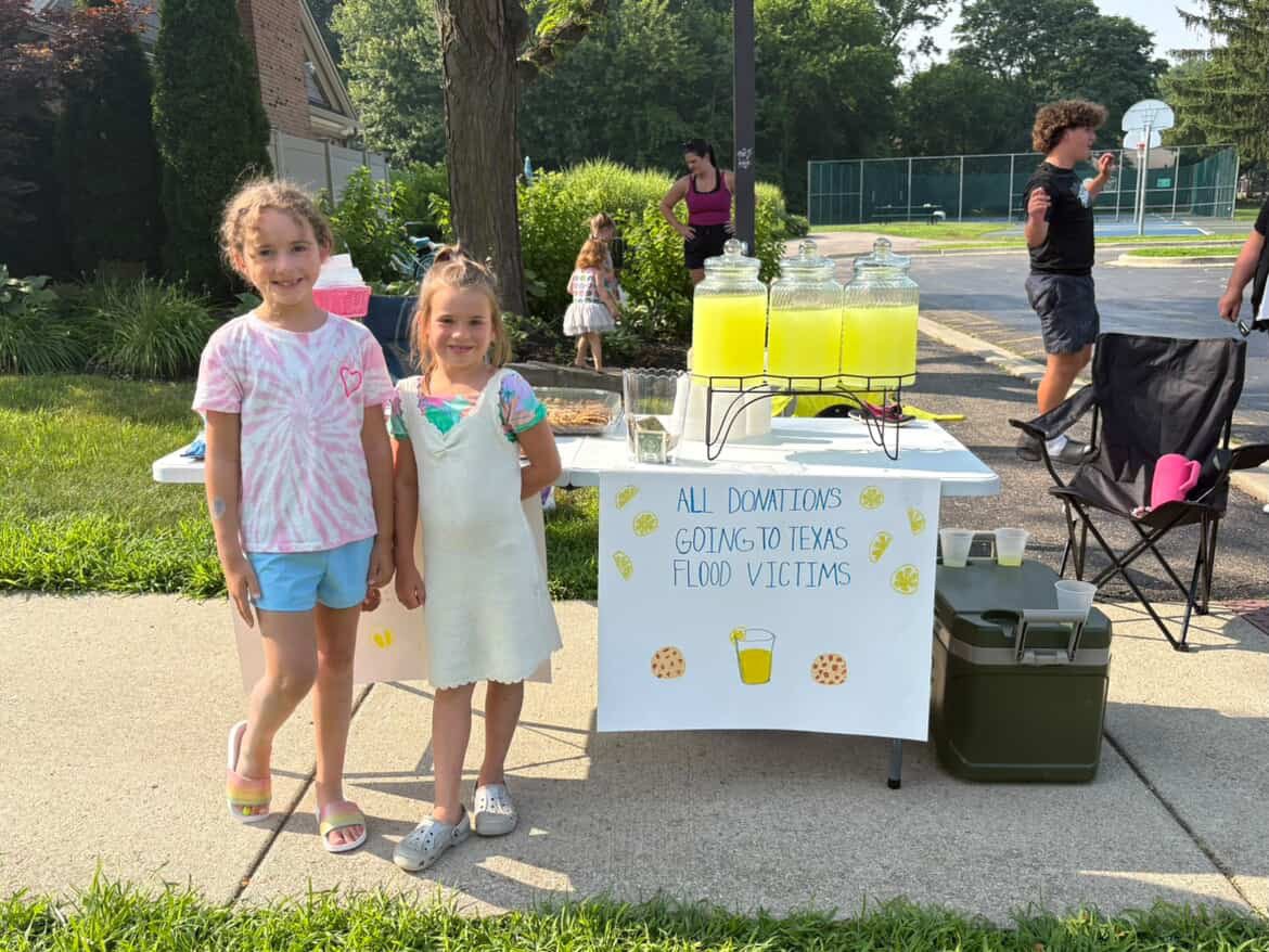 EmergencyRv's tweet image. Meet 8-year-old Emmy, 7-year-old Hana, and their 3-year-old cousin Kennedy — three young heroes from Michigan who just raised $370 at their lemonade stand and donated it to @EmergencyRv for Texas flooding relief. It’s the largest single donation we’ve received this month!

Thank…