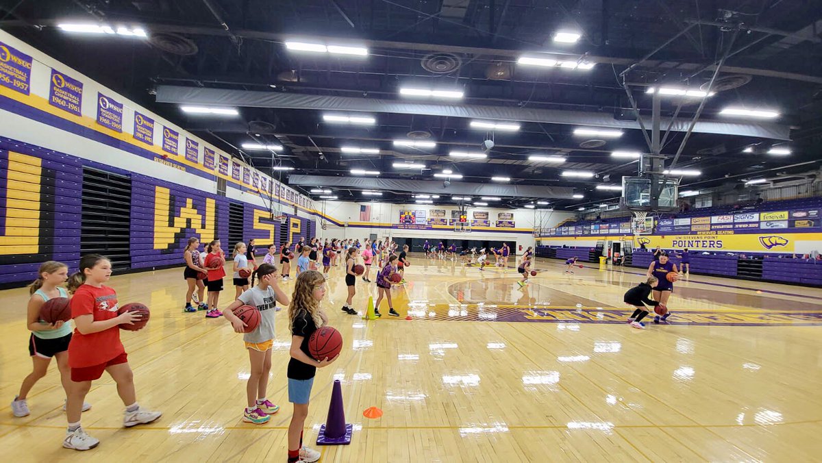 UWSPWBB's tweet image. Shooting 🏀 Camp was 🔥🔥 Today‼️

This camp quadrupled in size from☝️year ago with over 8️⃣0️⃣ shot takers, but more importantly shot makers on our campus

HUGE THANKS 🙏 to all participants, and especially our players that came back &amp;amp; brought #JUICE🧃all day long

💜 #Pointers 💛