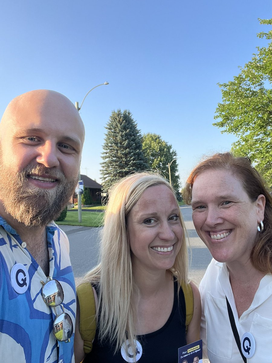 Maxlaro's tweet image. Belle soirée de porte-à-porte avec @CamillePF2 et @VLecoursPQ pour faire élire @boissoal
#polqc