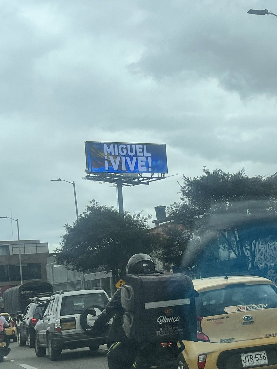 cRamirezCaicedo's tweet photo. Hahahaha los de la derecha queeee! De donde sacaran el dinero para eso… publicidad política pagada hahahah https://t.co/Ie0S3ZVqOq