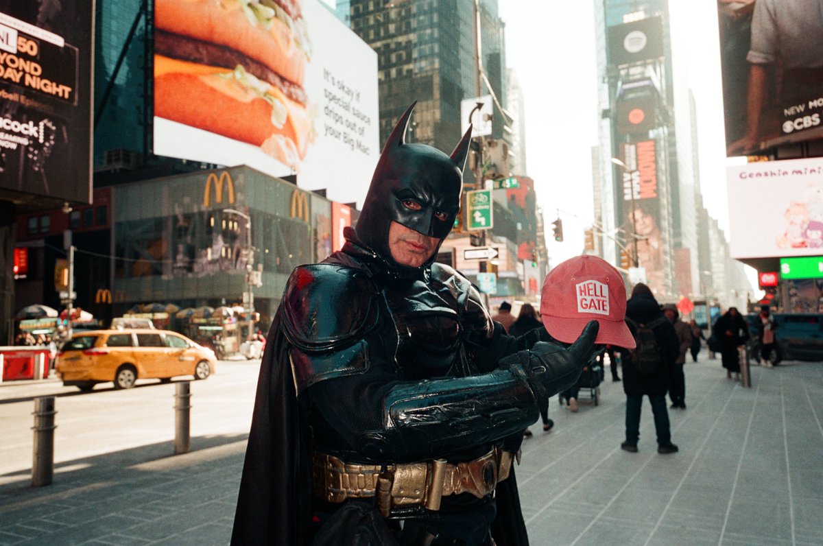 HellGateNY's tweet image. Whether you’re fighting general banditry in NYC or in Gotham (fake NYC), you gotta let all evildoers know you mean business… with a union-made Hell Gate hat! Get a hat, and 1 month of a Supporter tier subscription, for 99 cents this week! hellgatenyc.com/99-cent-hat-sa…