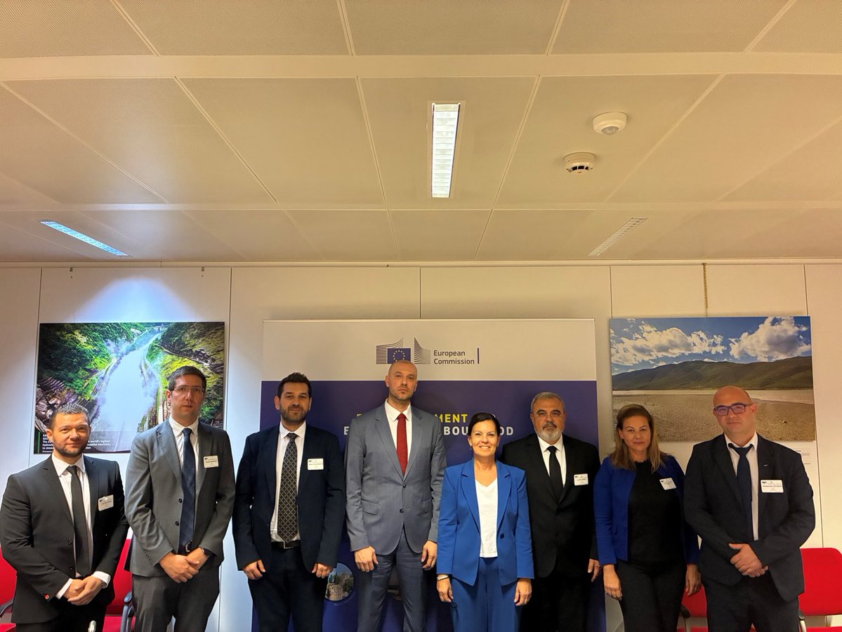 VSuperti's tweet image. Today, during a meeting hosted by the Commission, BG and MK committed to further cooperate and finalise the construction of the Corridor VIII railway connection. This is a positive development, the railway corridor is critical for both countries, the EU and the Western Balkans.