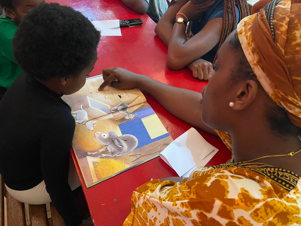 ccemalabo's tweet image. Una tarde más en los Miércoles de Cuento del Centro Cultural de España en Malabo, con la participación de varios peques, acompañados por Loamar Mejía.
@EmbEspMalabo #EspañaEnGE @AECID_EspMalabo @EmbEspMalabo @CCEBata @Revista_REG