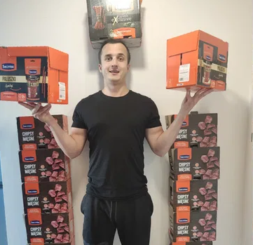 Myślałem że <a href="/LuzCSGO/">Luz</a> i kabanosów nic nie przebije😂 Otóż podziemny Shadow League zamiast wysłać kasę za wygranie turnieju wysłał:
▶️energetyki z biedronki  
▶️USZKODZONĄ klawiaturę (na 5) XD
▶️dyplom i pucharek z temu
Za drugie inna ekipa dostała używana myszkę a inni głośnik 😂