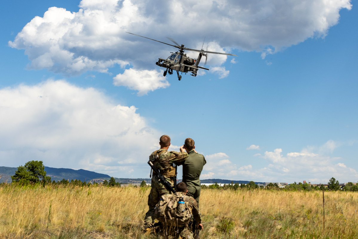 iiiarmoredcorps's tweet image. 4CAB, 4ID supported a training recovery mission at the U.S. Air Force Academy, working alongside @af_academy and @AF_ROTC cadets. Joint efforts like this build trust, strengthen readiness, and shape the next generation of military leaders.
@USArmy | @4thInfDiv | @FORSCOM