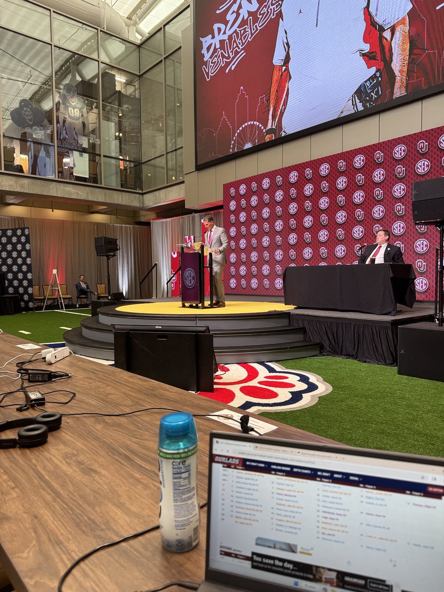 Dave Shumate (@daveshumatesec) on Twitter photo BV taking the stage at the College Football Hall of Fame.
<a href="/SECUnfiltered/">SEC Unfiltered</a> <a href="/OU_Football/">Oklahoma Football</a> BV taking the stage at the College Football Hall of Fame.
<a href="/SECUnfiltered/">SEC Unfiltered</a> <a href="/OU_Football/">Oklahoma Football</a>