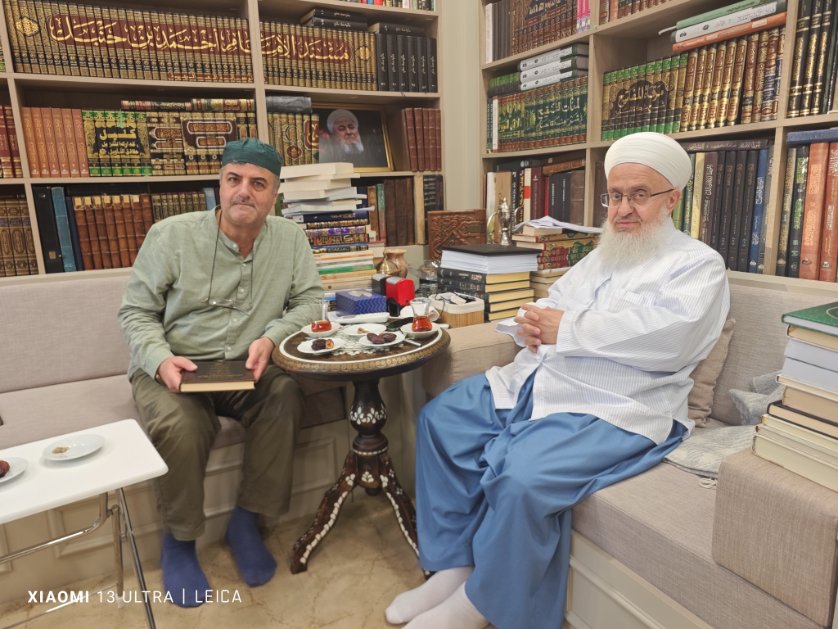 İsmailağa Camii İmam Hatibi muhterem Salih Topçu Hoca efendinin sohbetinde bulundum. Ali Himmet Berki'nin Sultan Abdülhamit Han ile ilgili bir kitabını hediye ettiler. Ardından Hatme-i hâcegân zikrine iştirak ettim. Rabbim cc salihlerin sayısını artırsın. Bizleri salihlerle