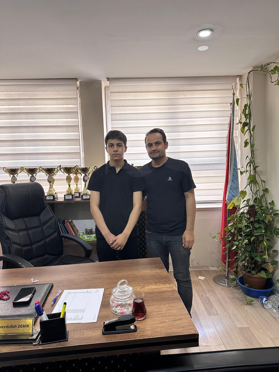 LGS’ de 87 Doğru 2 yanlış 1 Boş yaparak 483.8266 puan alarak Hakkâri İlinde 2. Olan 8. Sınıf öğrencimiz Yasin ERTUŞ’ u tebrik ederim, okulumuza yaşattığı bu gurur için ailesi ve kıymetli öğretmenlerimize emekleri için teşekkür ederim.🙏 👏👏 🥈 <a href="/Hakkari_MEM/">Hakkari İl Milli Eğitim Müdürlüğü</a> <a href="/nrtttin_ylmz/">Nurettin YILMAZ</a>