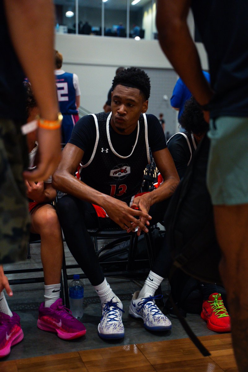 AzareonClaxton7's tweet image. PHL BOND! SEE YOU IN SOUTH CAROLINA.
@Phenom_Hoops @PHRecruitNews @ty1ewis @colbylewis20 @ty1ewis @Coach_Rick57 @CoachJavon