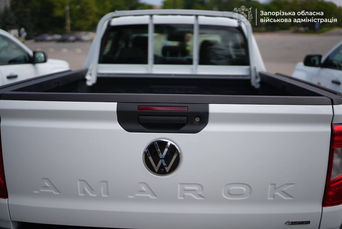 deaidua's tweet image. Financed by the German government, the German Society for International Cooperation (GIZ) handed over four Volkswagen Amarok vehicles which will be used by the Oblavodokanal utility company, the Defence Department of the Zaporizhzhia Regional State Administration and the…