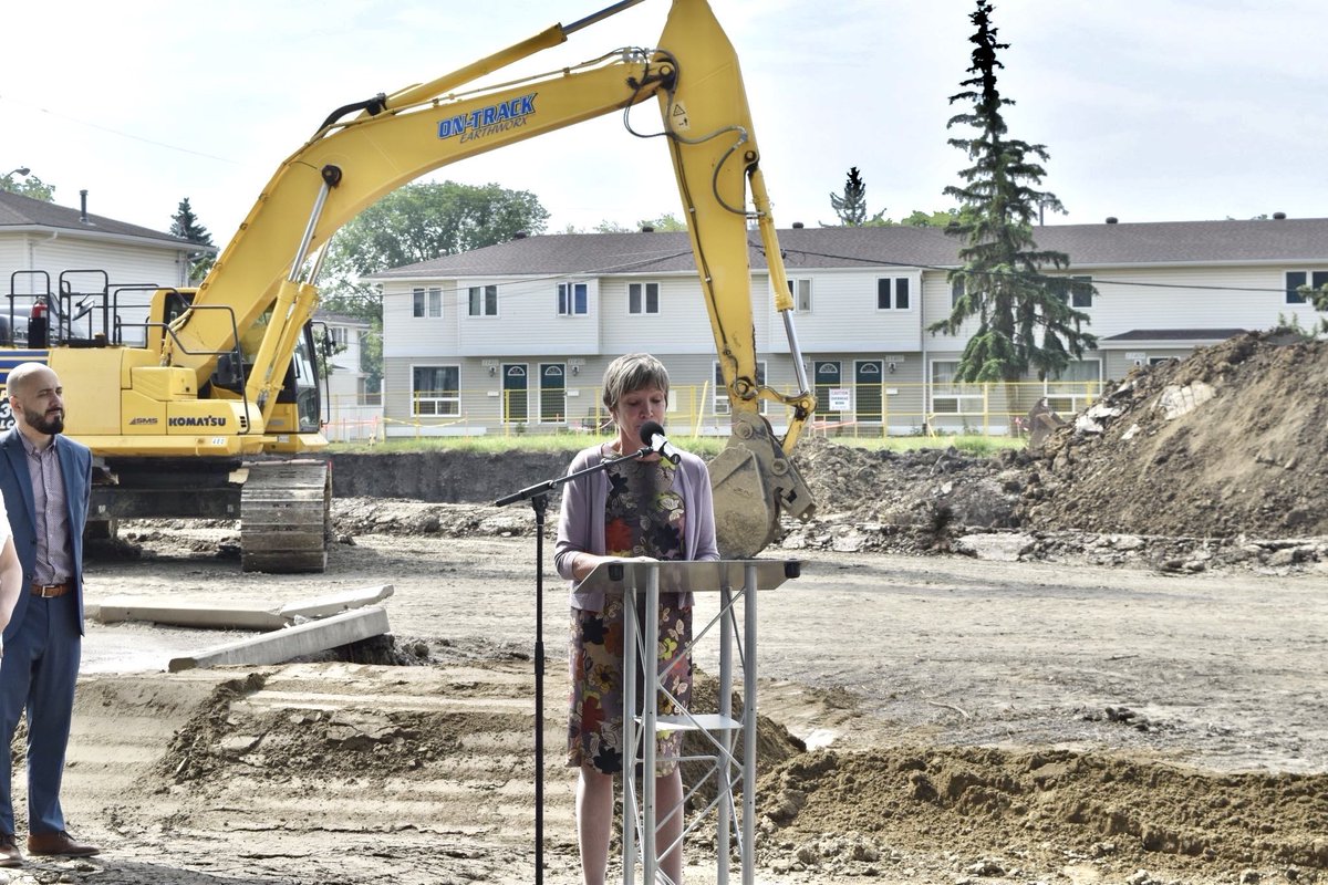 EleanorO_MP's tweet image. Our new government is building more homes, faster—and today’s groundbreaking at Brentwood Builds is proof.
Backed by $4M from the Housing Accelerator Fund, this project will deliver 500 new homes in Edmonton’s Woodcroft neighbourhood.