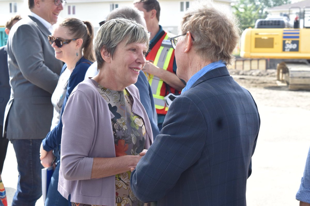 EleanorO_MP's tweet image. Our new government is building more homes, faster—and today’s groundbreaking at Brentwood Builds is proof.
Backed by $4M from the Housing Accelerator Fund, this project will deliver 500 new homes in Edmonton’s Woodcroft neighbourhood.