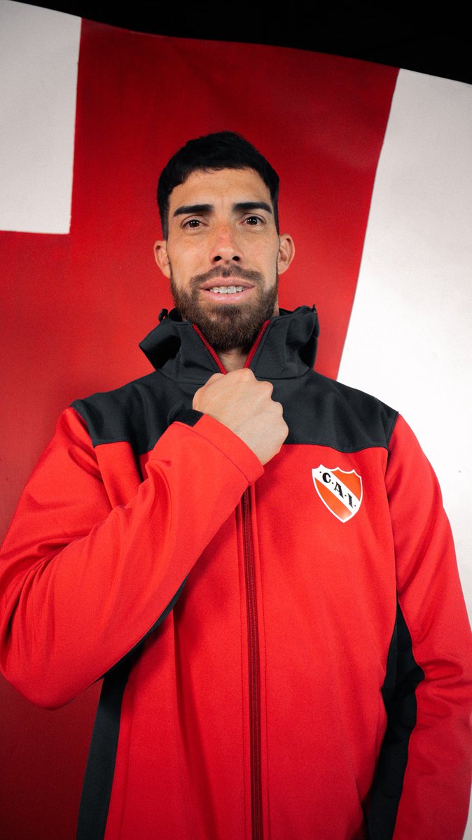 Store_CAI's tweet image. Para los que se enamoraron del modelo IFC, llegó su heredera ❤️‍🔥

La campera impermeable de softshell CAI combina funcionalidad y estilo con identidad 100% roja.

Resistente al viento y la lluvia. 

independientestore.com.ar