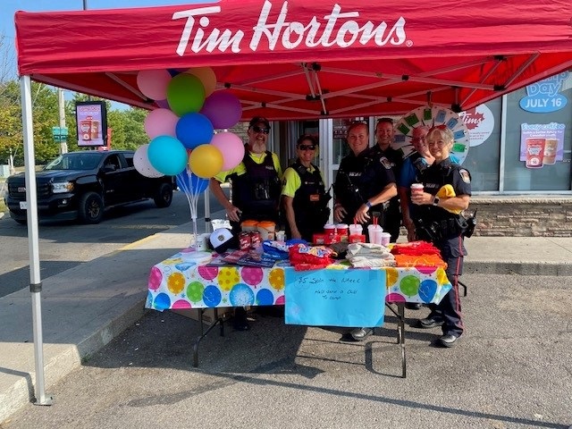 BrantfordPolice's tweet image. It&apos;s #campday!!

Members the Brantford Police Service were helping out at the Market Street Tim Horton&apos;s for #campday which helps send kids to camp!