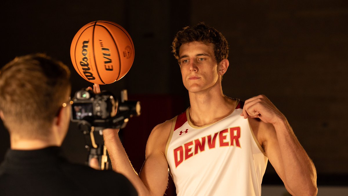 DU_MensHoops's tweet image. New team, new look.
#GoPios