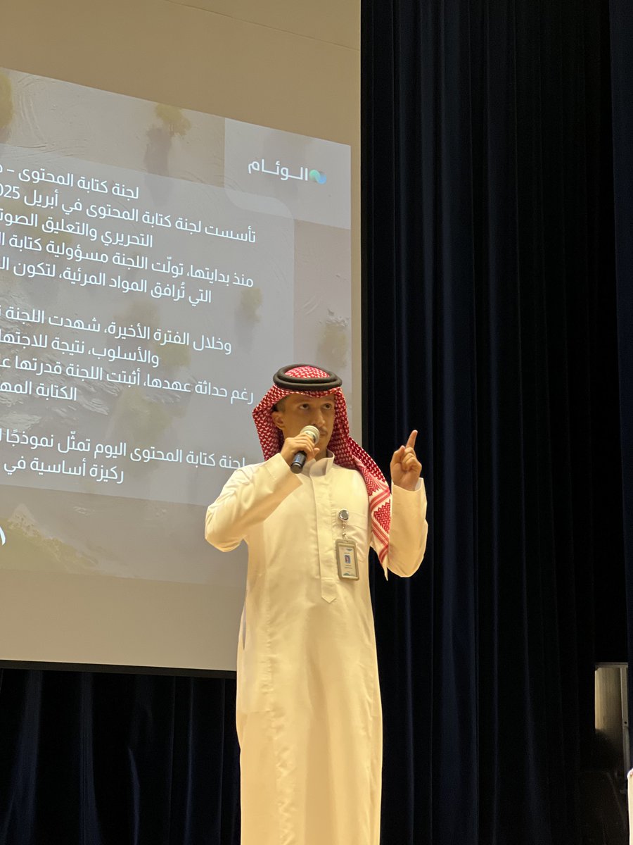 سعدت اليوم بتكريمي من صحيفة الوئام فرع منطقة عسير ، كما أتقدم بالشكر الجزيل للأستاذ عبدالله البيه مدير الفرع على مجهوداته ودعمه المستمر لنا خلال الفترة الماضية وعلى هذه اللفتة الغير مستغربة  ، وأشكر مستشار صحيفة الوئام الدكتور عبدالله آل مرعي على حضوره وتشريفه لنا ودعمه المستمر