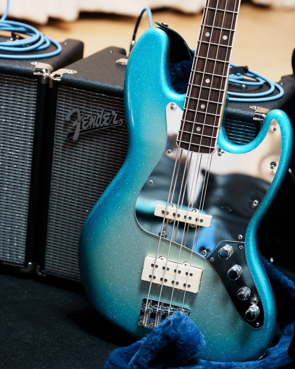 amplifyhervoice's tweet image. Last year @bludetiger made history as the FIRST woman with a Fender signature bass - and now we’re giving you the chance to make one yours!
💙✨ Head over to instagram.com/amplifyhervoice to enter!
