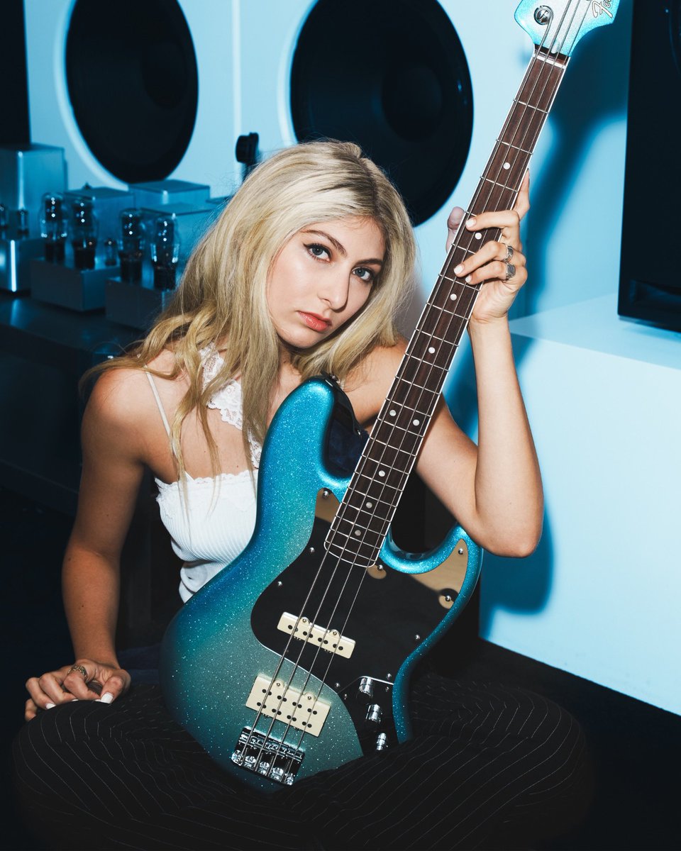 amplifyhervoice's tweet image. Last year @bludetiger made history as the FIRST woman with a Fender signature bass - and now we’re giving you the chance to make one yours!
💙✨ Head over to instagram.com/amplifyhervoice to enter!