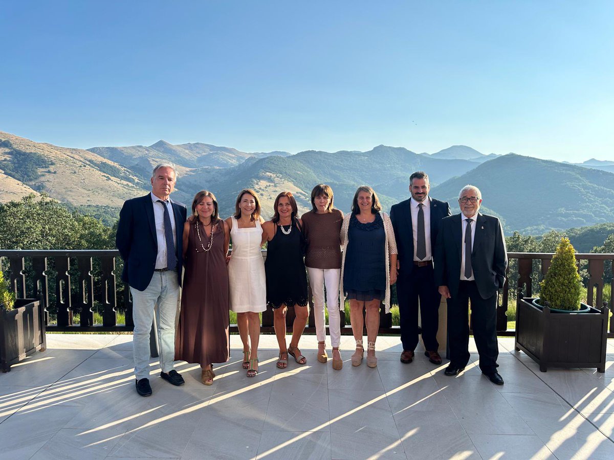 Subdelegación del Gobierno en Palencia (@palencia_gob) on Twitter photo El parador de Cervera de Pisuerga ha celebrado su 50 aniversario con un importante acto al que ha asistido el subdelegado del Gobierno <a href="/amg385/">🇪🇸 Angel D. Miguel 🇪🇺🏳️🌈♥️🇺🇦</a>, y la presidenta de <a href="/paradores/">Paradores de Turismo</a>, <a href="/raquelsjimenez/">Raquel Sánchez</a>, entre otras autoridades El parador de Cervera de Pisuerga ha celebrado su 50 aniversario con un importante acto al que ha asistido el subdelegado del Gobierno <a href="/amg385/">🇪🇸 Angel D. Miguel 🇪🇺🏳️🌈♥️🇺🇦</a>, y la presidenta de <a href="/paradores/">Paradores de Turismo</a>, <a href="/raquelsjimenez/">Raquel Sánchez</a>, entre otras autoridades