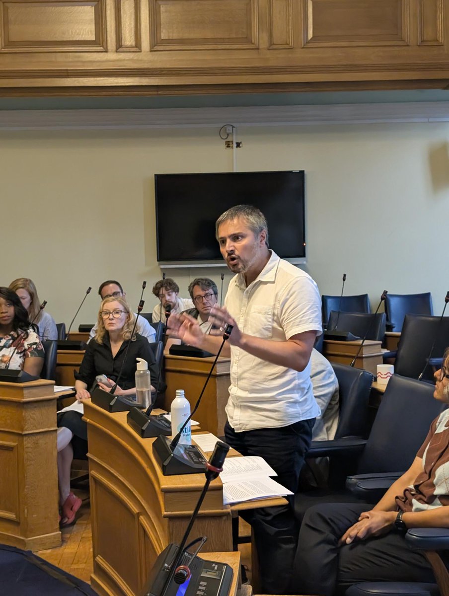 LBLDemocracy's tweet image. We are now hearing questions from Councillors at Full Council
You can view the livestream here:
shorturl.at/PM0KU