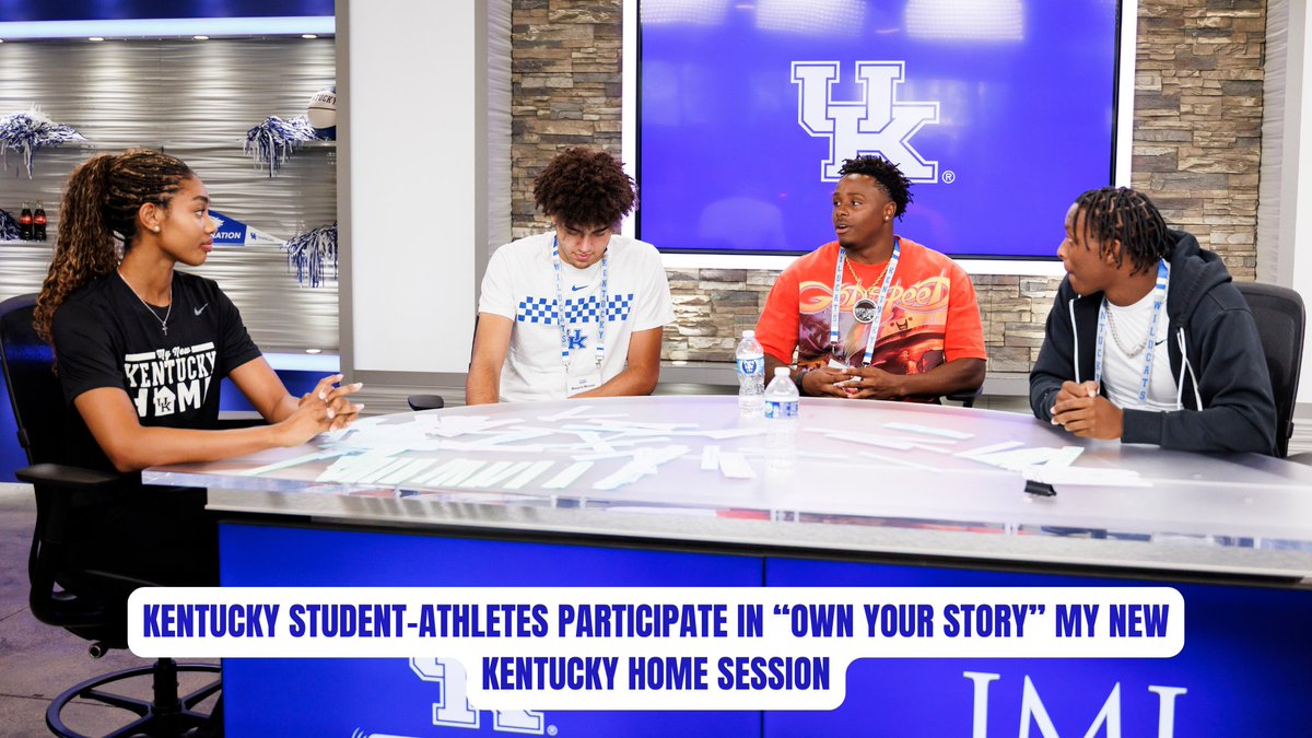UKAthletics's tweet image. My New Kentucky Home session 4️⃣ was at the new Downtown Studios at @Rupp_Arena at Central Bank Center.
Staff from @UKSportsNetwork, @uk_ci and @TheKentuckyRoad discussed brand-building, media interview skills and showcased these state-of-the-art digital media facilities! 🙌