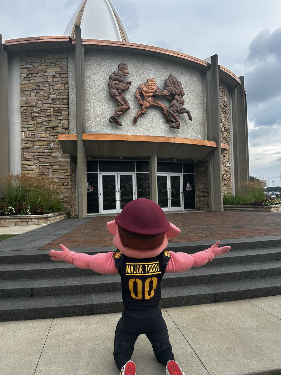 MajorTuddy's tweet image. made it to the @ProFootballHOF for @NFLFLAG championships! 🐽