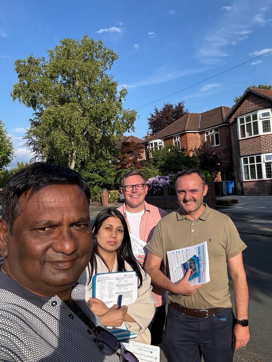 A great evening speaking with Davyhulme residents about local crime. 🗣️

Want to share your thoughts too? Fill out our quick, Local Crime Survey 📝

Your views will go to Trafford Council &amp; GMP. #Davyhulme #Trafford #CommunitySafety #CrimeSurvey 👇

stretfordandurmstonconservatives.uk/campaigns/loca…