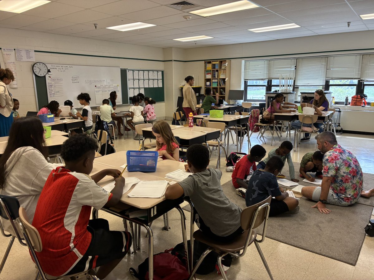 ESilverSprCSL's tweet image. We鈥檙e strengthening & developing foundational skills at East Silver Spring! Summer school is up & running and we鈥檙e building confidence to be successful during our next school year! @CSconnect_MCPS @csspecialist77